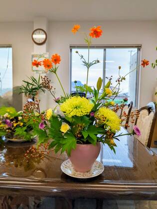 🌸今週のお花「高さのある、可愛らしいアレンジ」