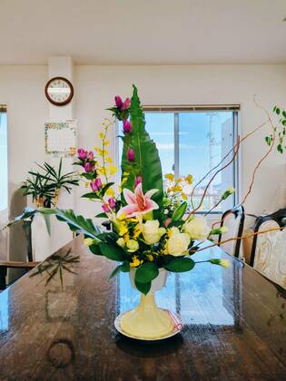 🌸今週のお花「迫力のある、大きな葉っぱのアレンジ」