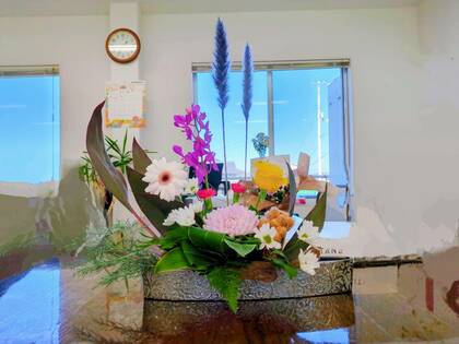 🌸今週のお花「紫のほわほわが、シュッとしたアレンジ」