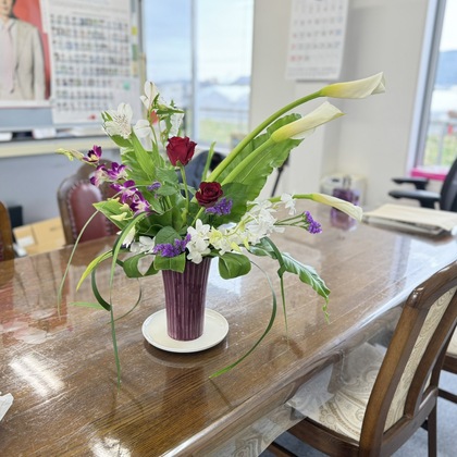 🌸今週のお花　テーマは「伸びやかなラインを活かした絵画のような美しさ」